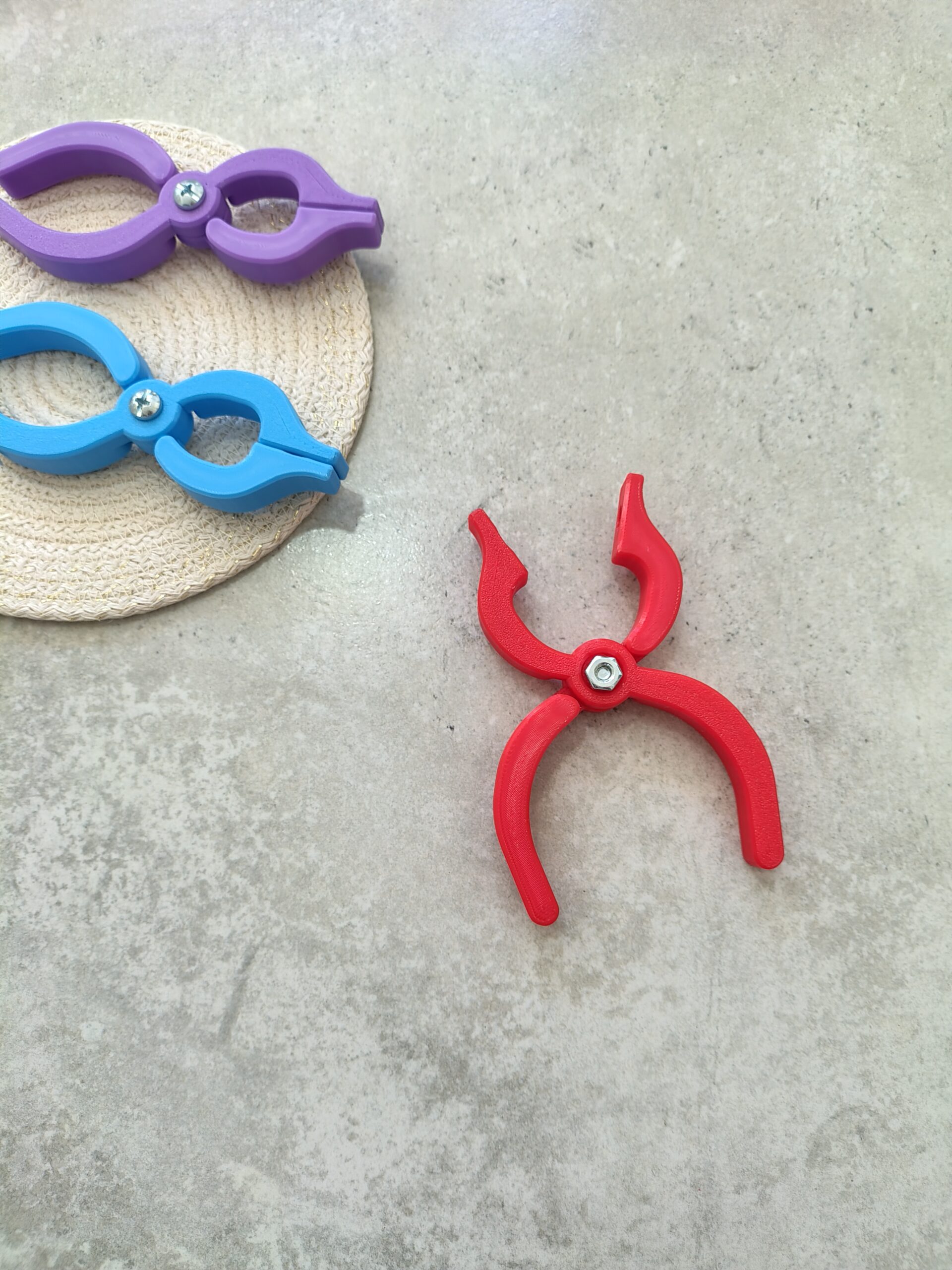 Pinza para colocar ojos de seguridad en amigurumis